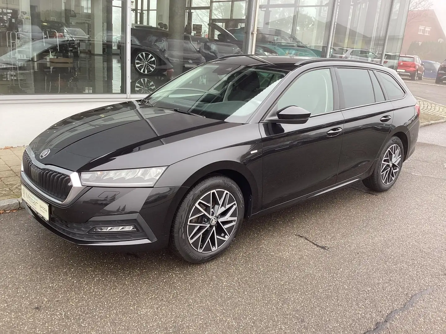 Skoda Octavia Combi 1.5 TSI e-TEC DSG Clever/ACC/AHK Schwarz - 1