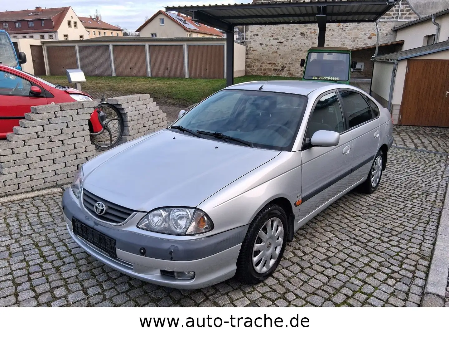 Toyota Avensis 1.8 linea terra Automatik Klima PDC Grau - 1