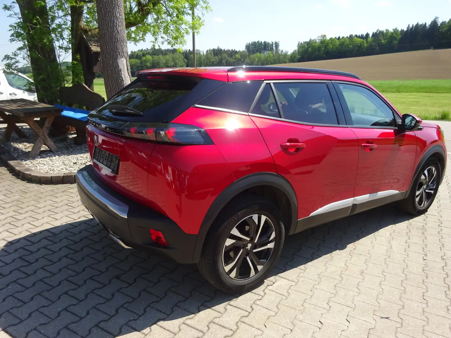 Peugeot 2008 Allure Pack/Klima/Navi/PDC+Kamera h/SHZ/1-Hand - 2
