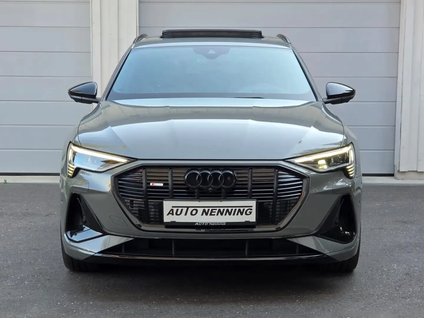 Audi e-tron 55 quattro S line sportback ACC AHK 360° Matrix Grau - 2