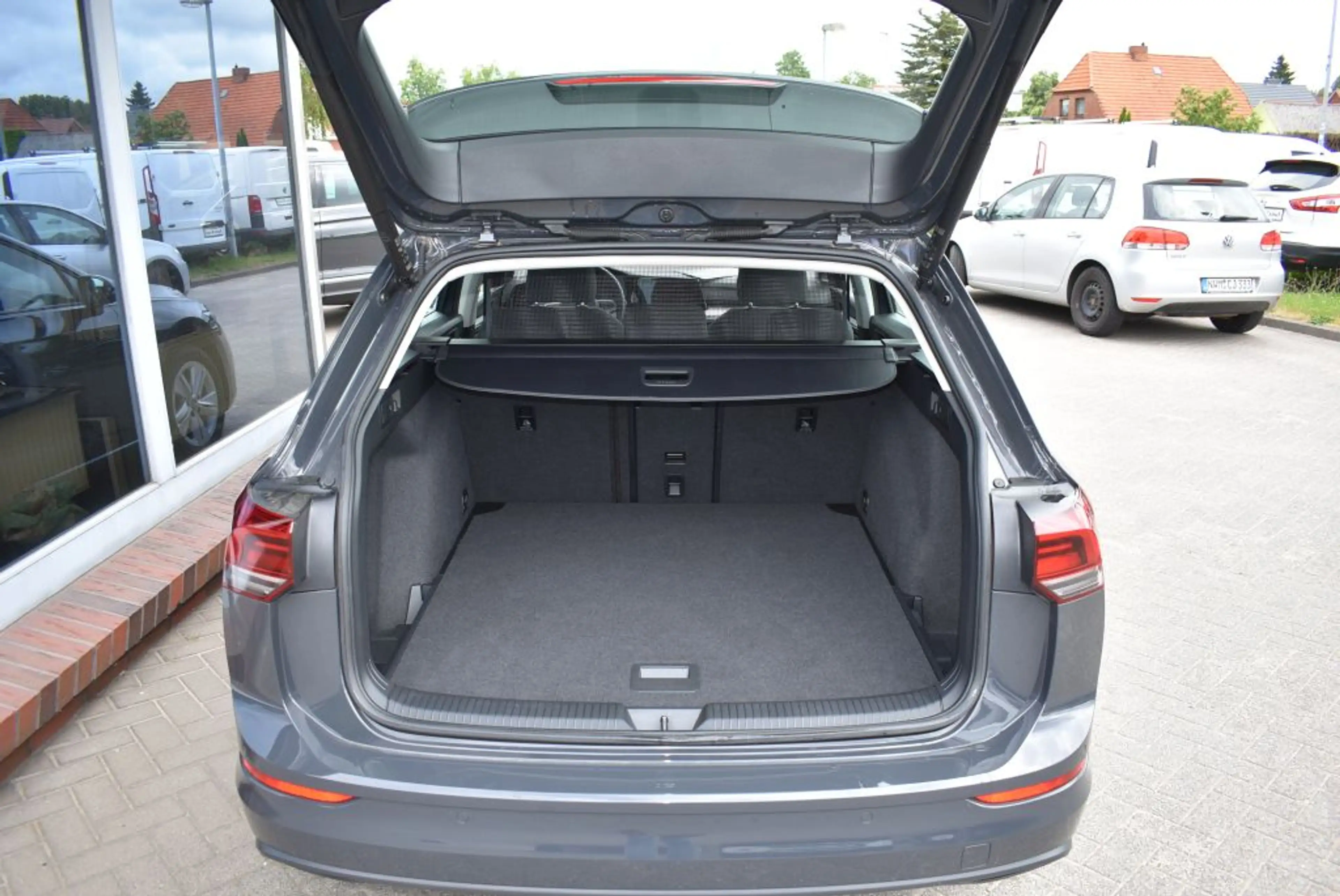 Volkswagen Golf Variant 2.0 TDI SCR DSG Life DSG LED-Scheinwerfer Navi Alu — photo 4