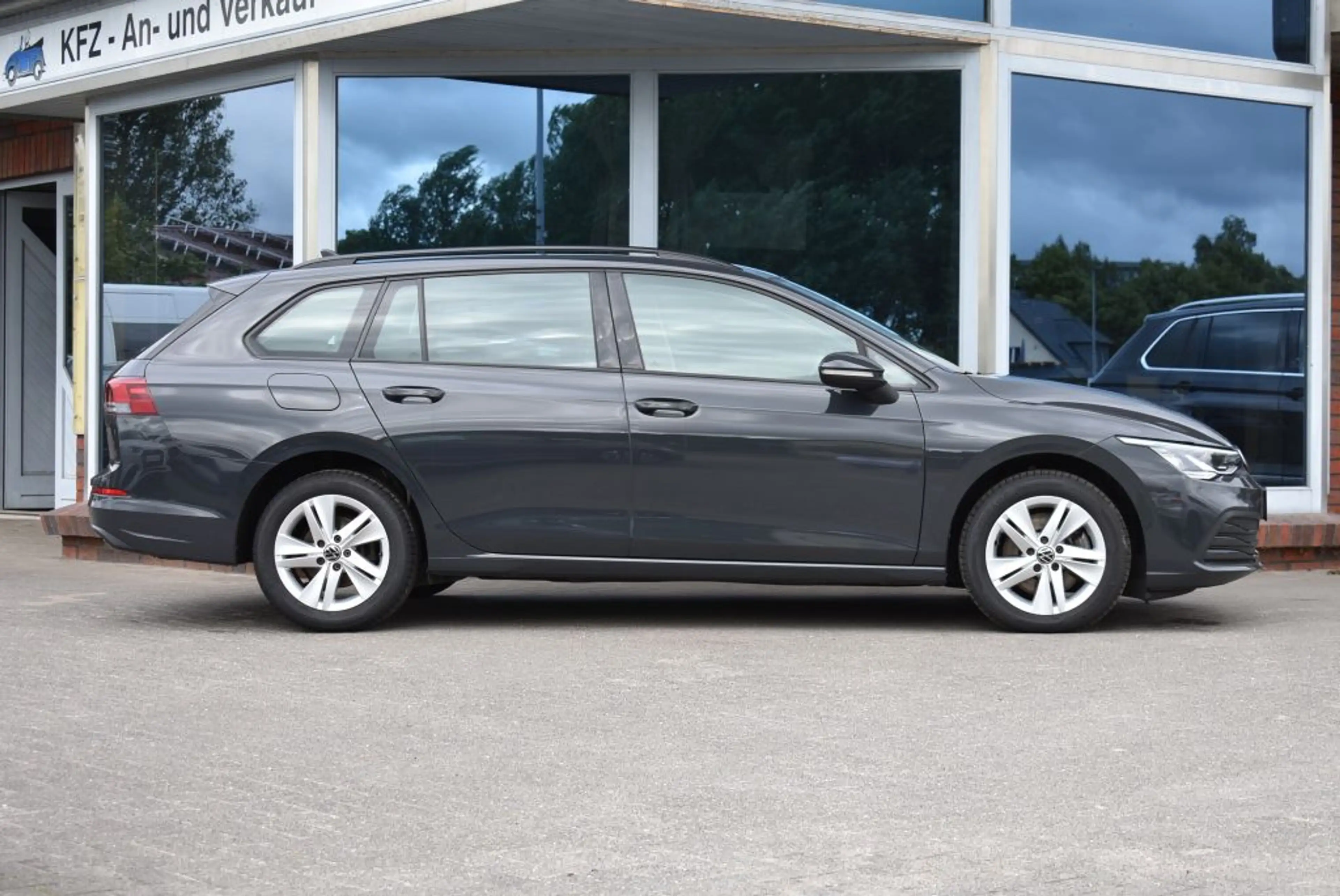 Volkswagen Golf Variant 2.0 TDI SCR DSG Life DSG LED-Scheinwerfer Navi Alu — photo 2
