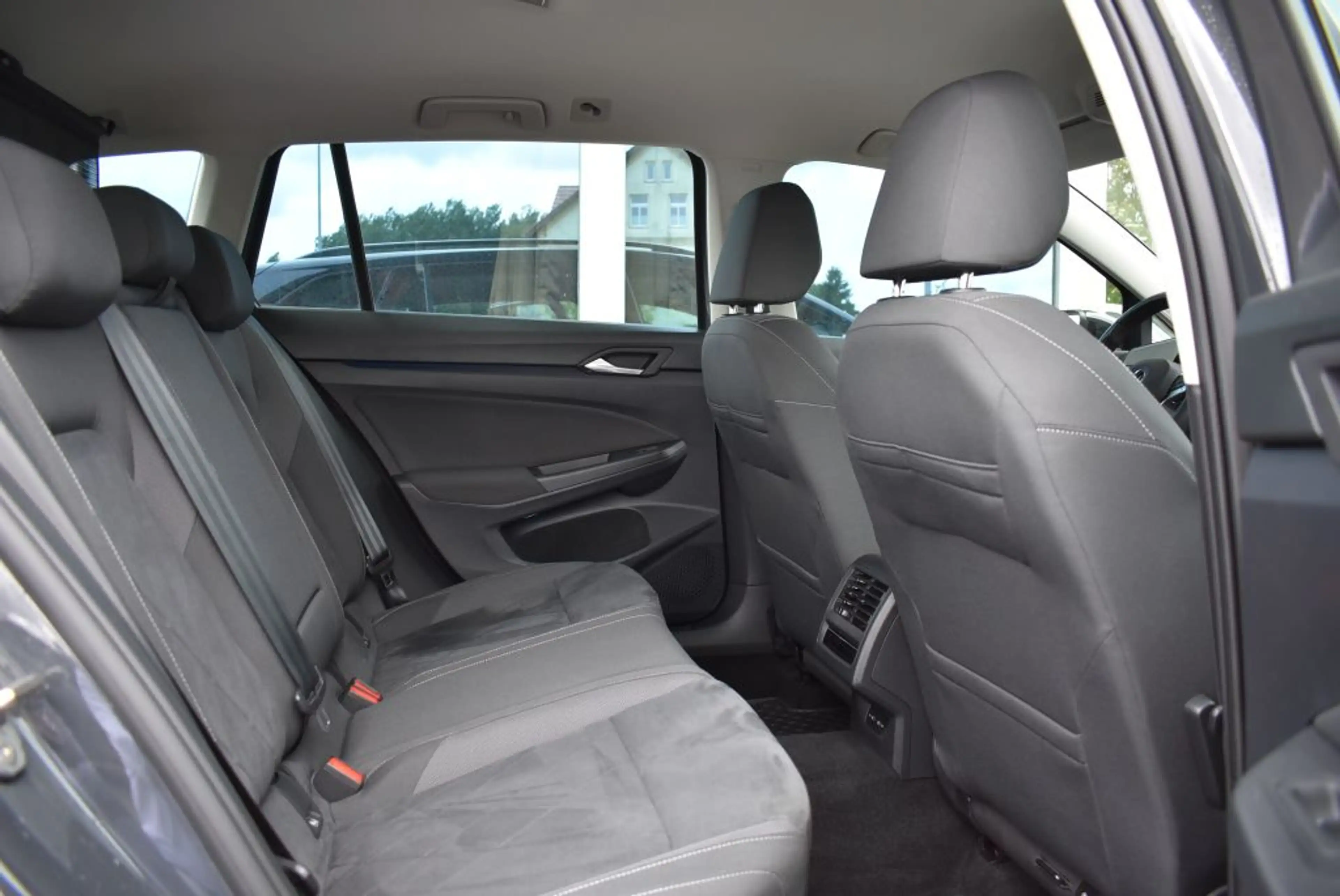 Volkswagen Golf Variant 2.0 TDI SCR DSG Life DSG LED-Scheinwerfer Navi Alu — photo 5