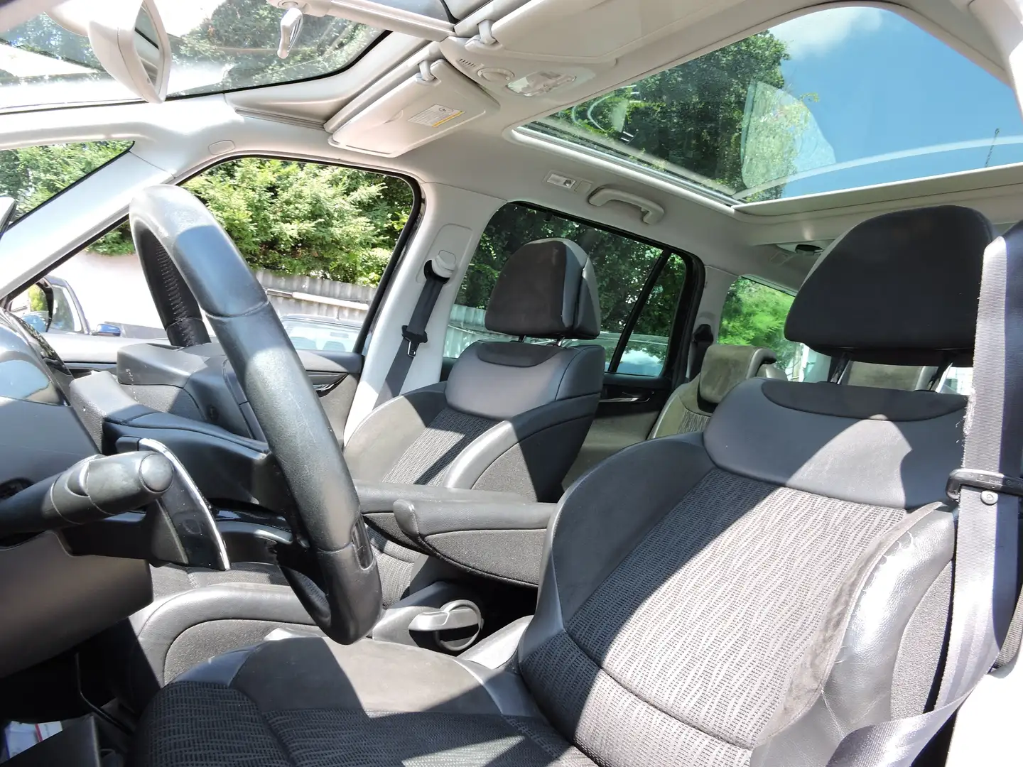Citroen Grand C4 Picasso Exclusive *Automatik*7-Sitze*Pano*Tempomat Noir - 2