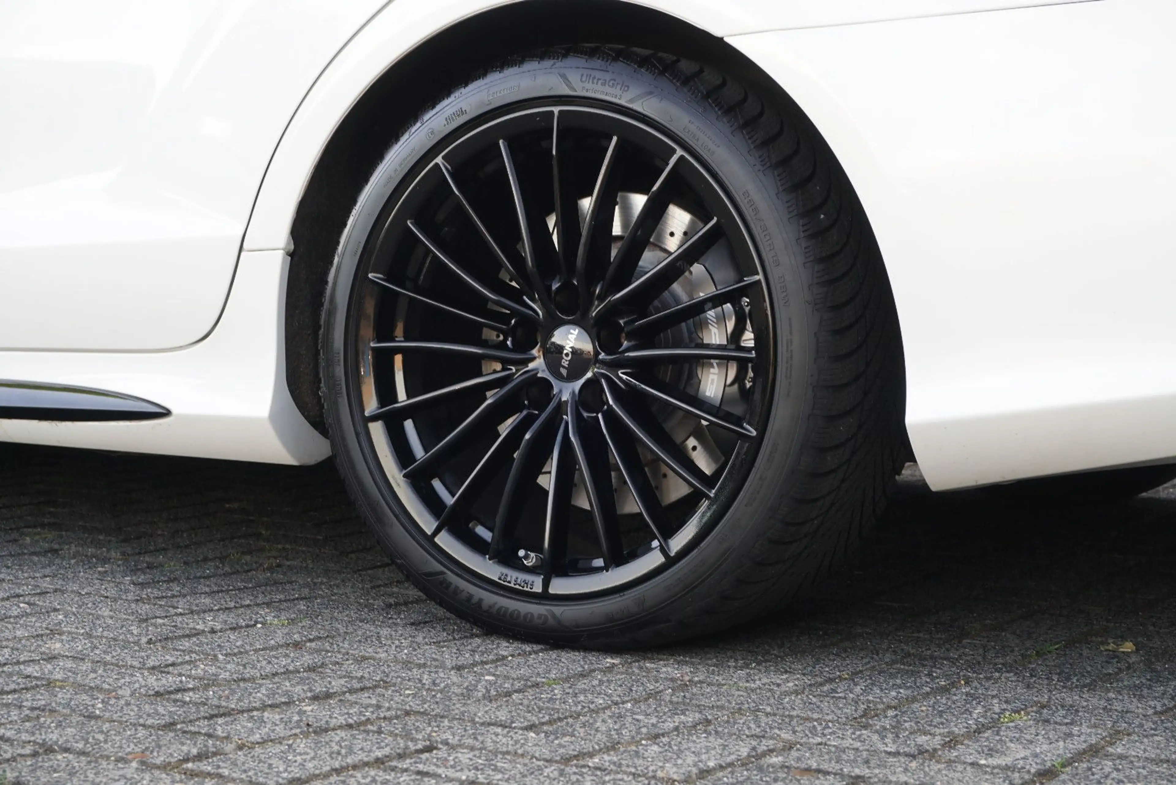 Mercedes-Benz CLS 63 AMG CLS 63 AMG 4M SB 389,-Mtl. Keyl. 360° Distr+ H&K — photo 15