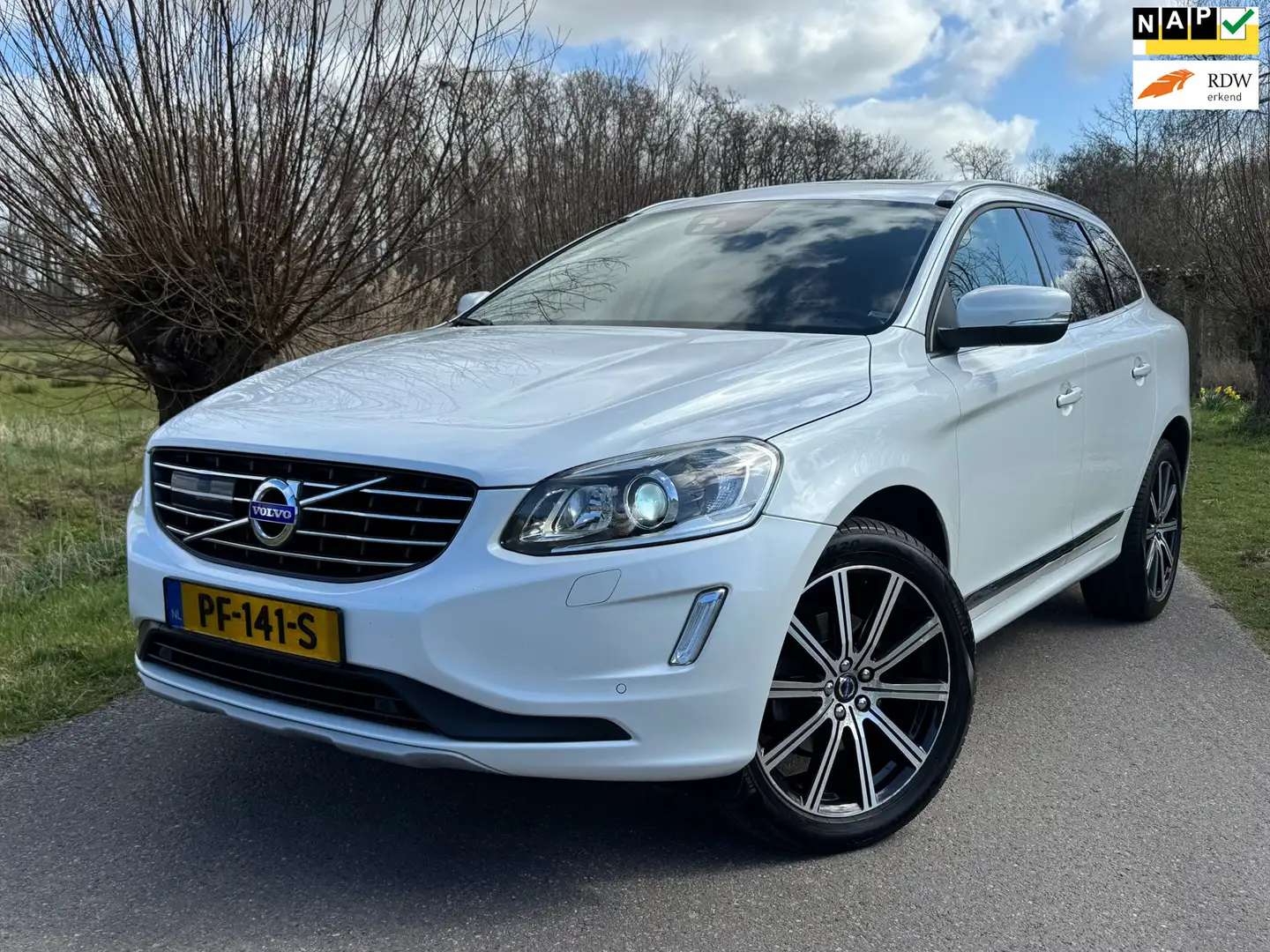 Volvo XC60 2.0 T5 FWD Polar+ / Automaat / Panorama dak / Lede Wit - 1