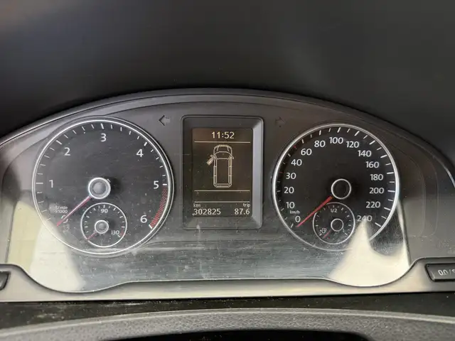 Volkswagen Transporter view 9