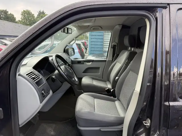 Volkswagen Transporter view 8