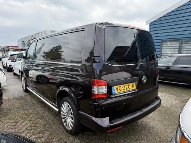 Volkswagen Transporter view 3