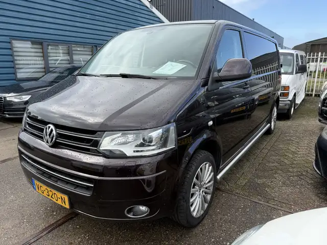 Volkswagen Transporter view 2