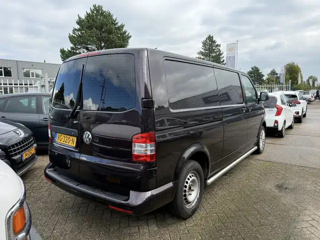 Volkswagen Transporter view 4
