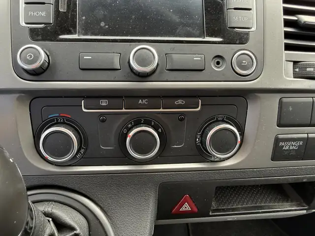 Volkswagen Transporter view 11