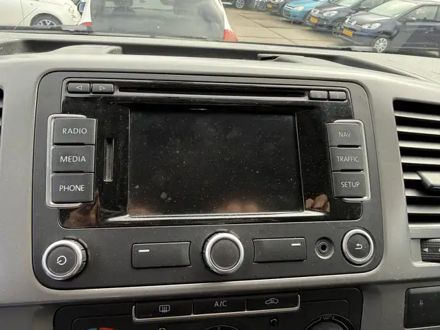 Volkswagen Transporter view 10