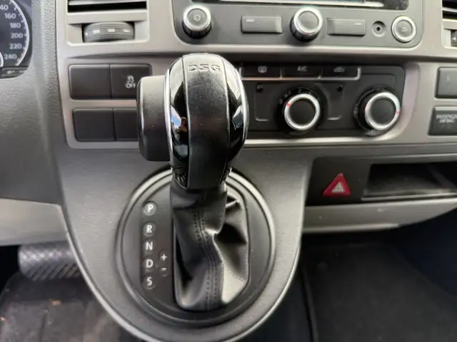 Volkswagen Transporter view 12