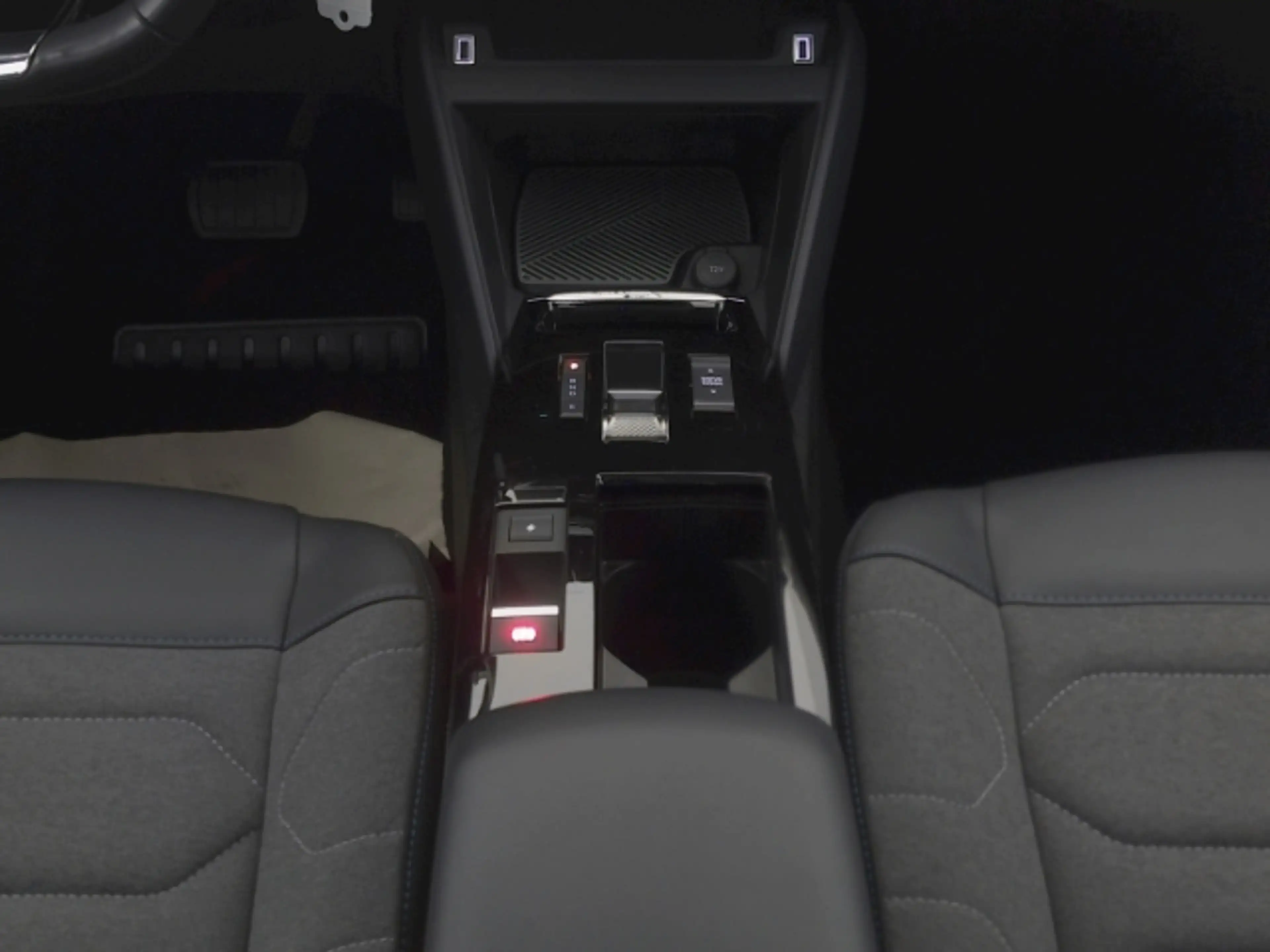 Citroen E-C4 Electric C SERIES 50kWh+NAVI+RÜCKFAHRKAMERA+SITZHEIZUNG+LED — photo 12