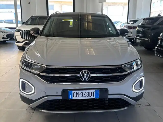 Volkswagen T-Roc view 4