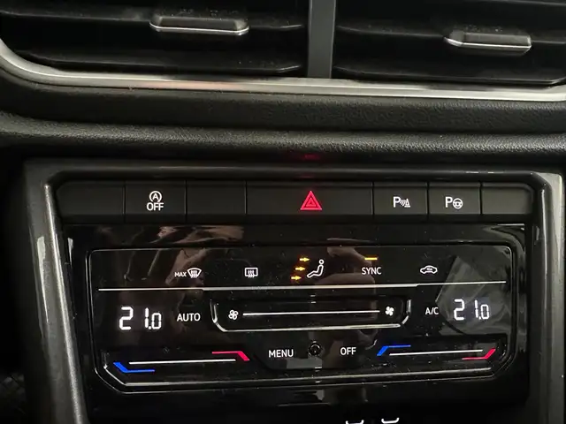 Volkswagen T-Roc view 9