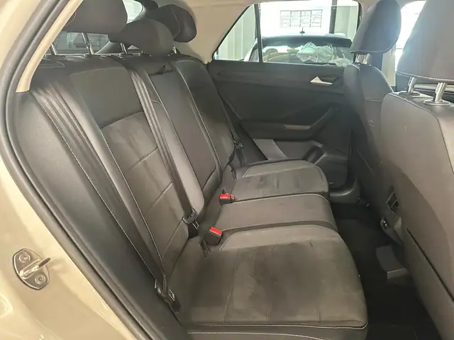 Volkswagen T-Roc view 15