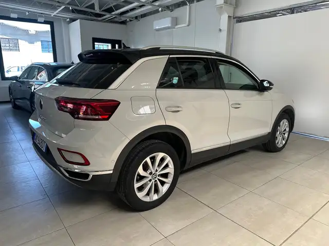 Volkswagen T-Roc view 2