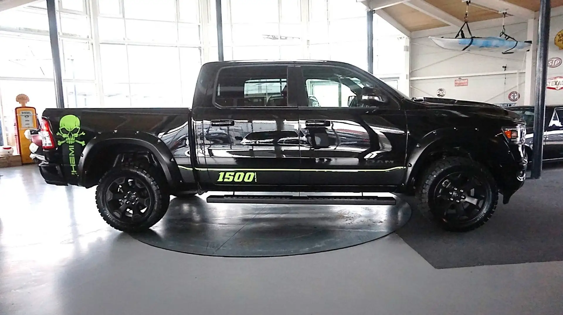 Dodge RAM 1500 HEMI 5.7l Crew-Cab*4x4*Navi*Alu20*AHK Schwarz - 2