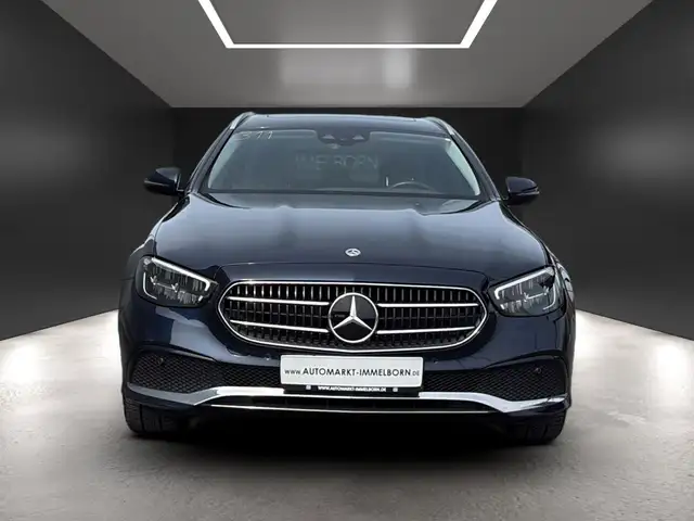 Mercedes-Benz E-Class view 9