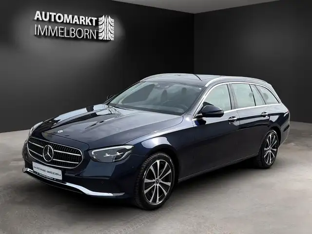 Mercedes-Benz E-Class view 4