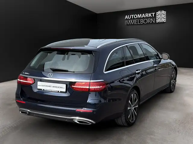 Mercedes-Benz E-Class view 7