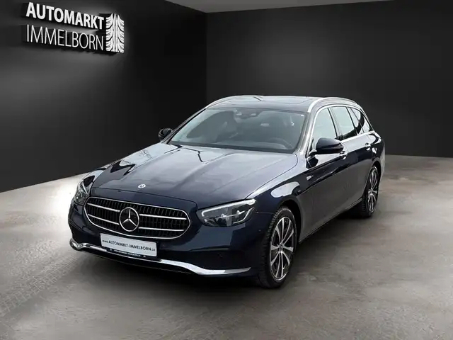 Mercedes-Benz E-Class view 3