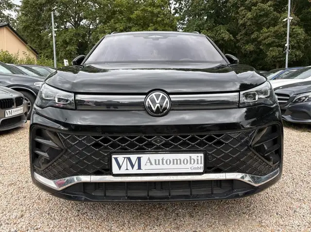 Volkswagen Tiguan view 2