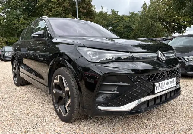 Volkswagen Tiguan view 3