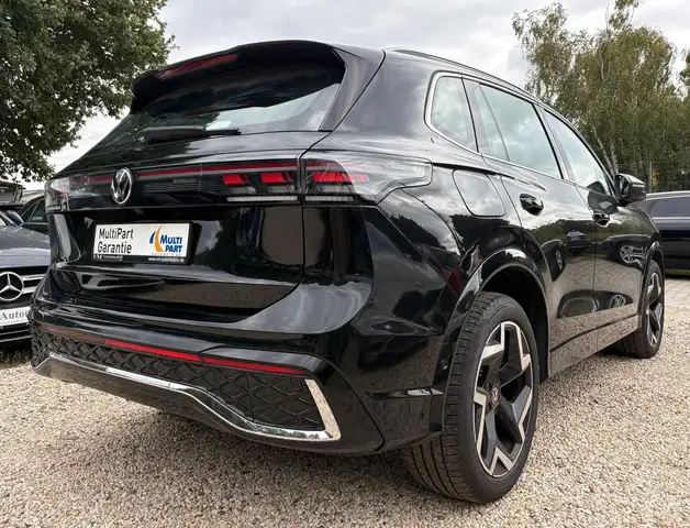 Volkswagen Tiguan view 4