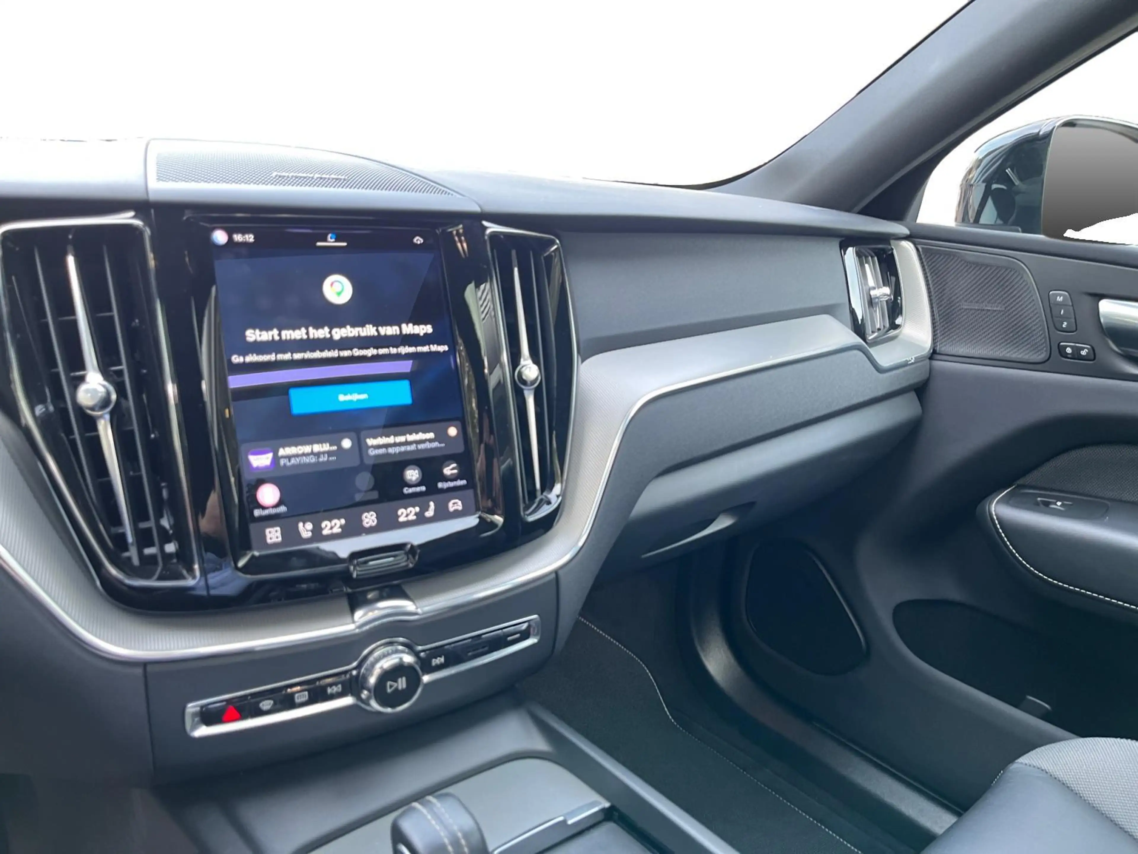 Volvo XC60 2.0 T6 Plug-in hybrid AWD Plus Dark | Trekhaak | P — photo 14