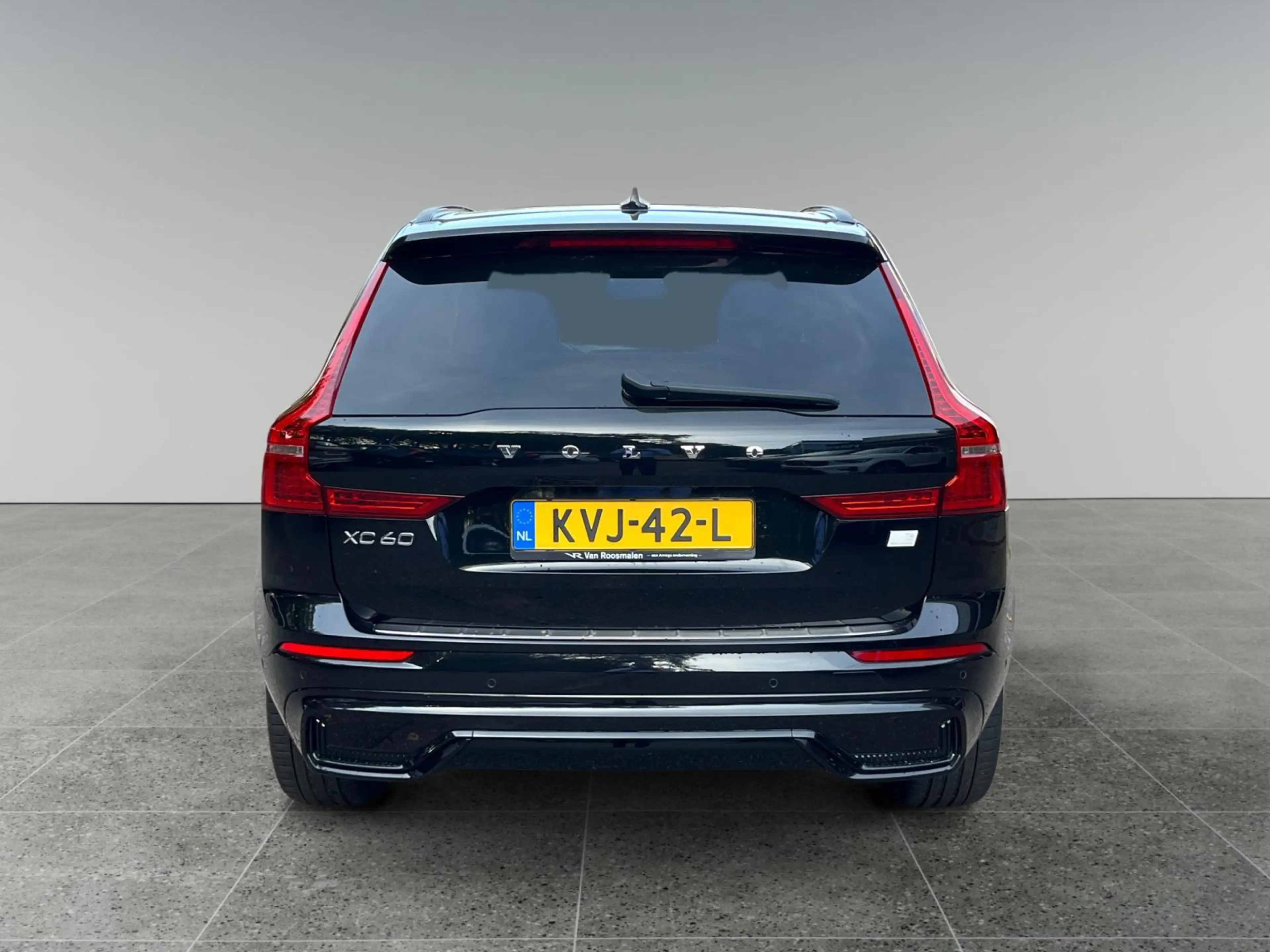 Volvo XC60 2.0 T6 Plug-in hybrid AWD Plus Dark | Trekhaak | P — photo 4
