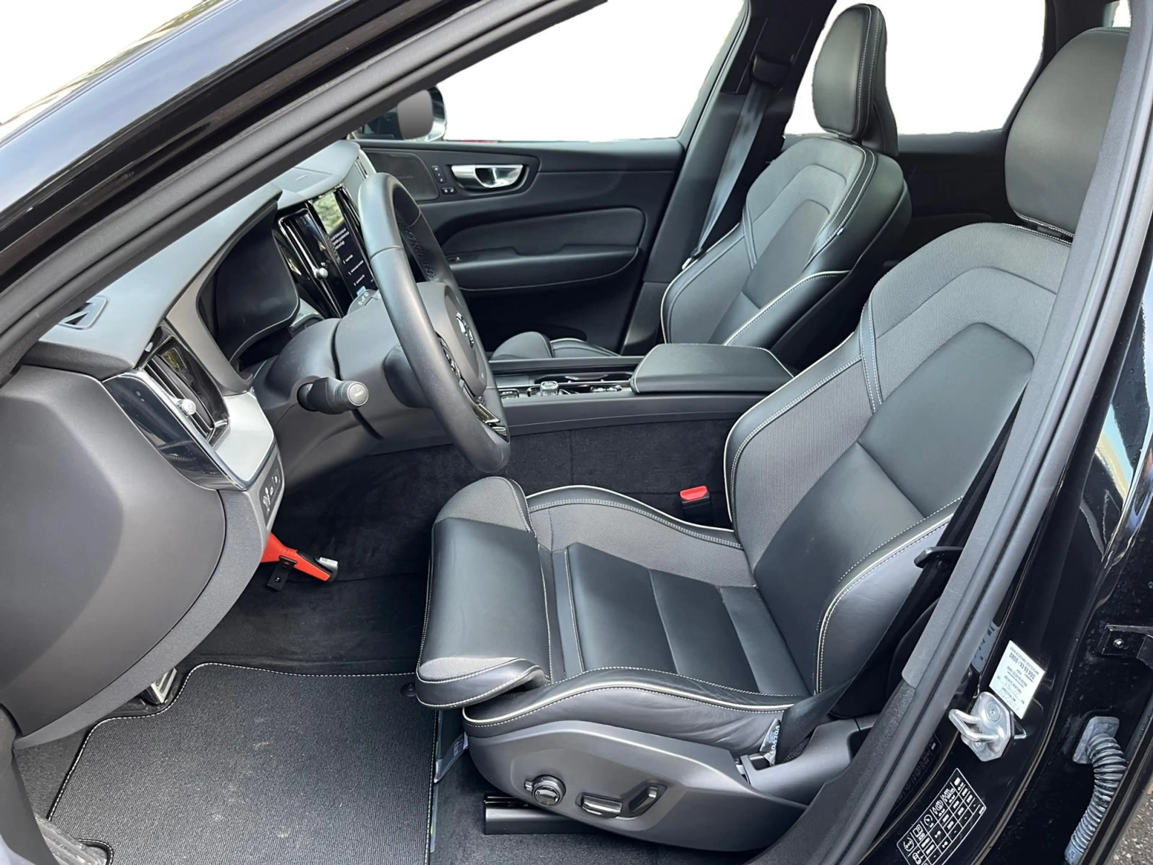 Volvo XC60 2.0 T6 Plug-in hybrid AWD Plus Dark | Trekhaak | P — photo 12