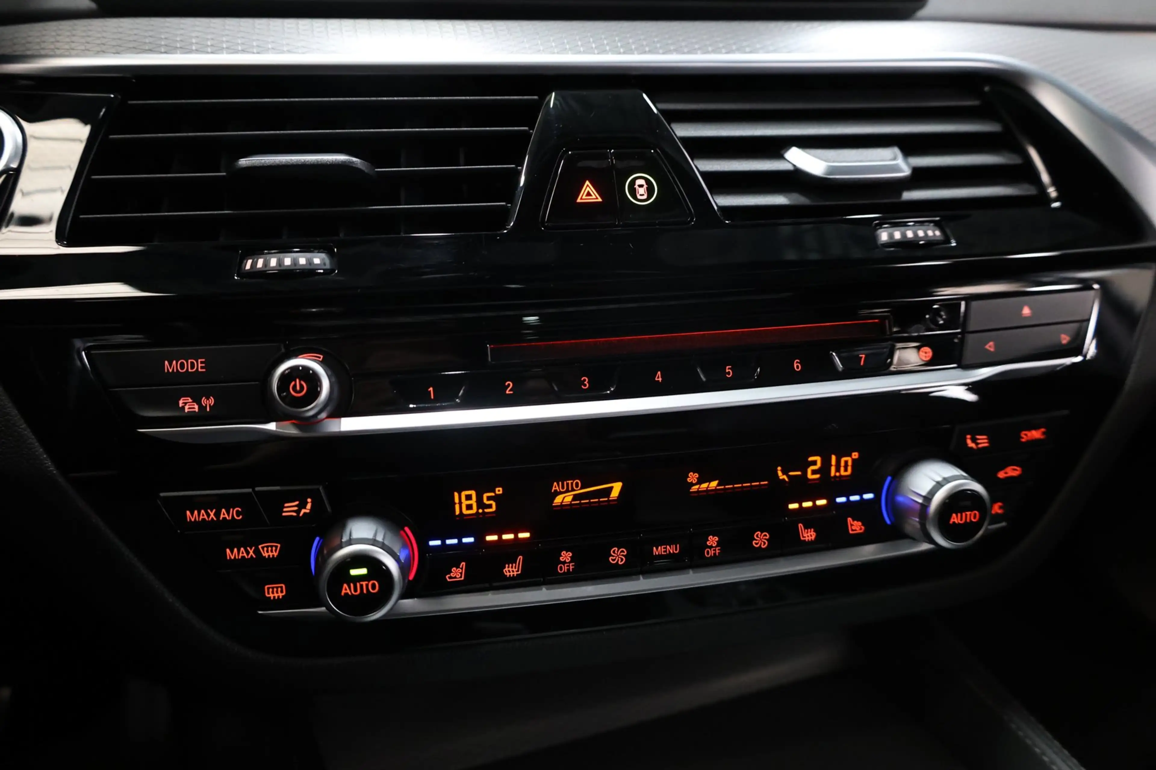 BMW 540 5-serie Touring 540i xDrive M-Sport LED/VIRTUAL/SF — photo 14