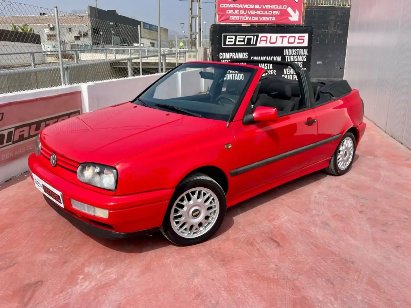 Volkswagen Golf Cabriolet 1.8 Basic Rojo - 1