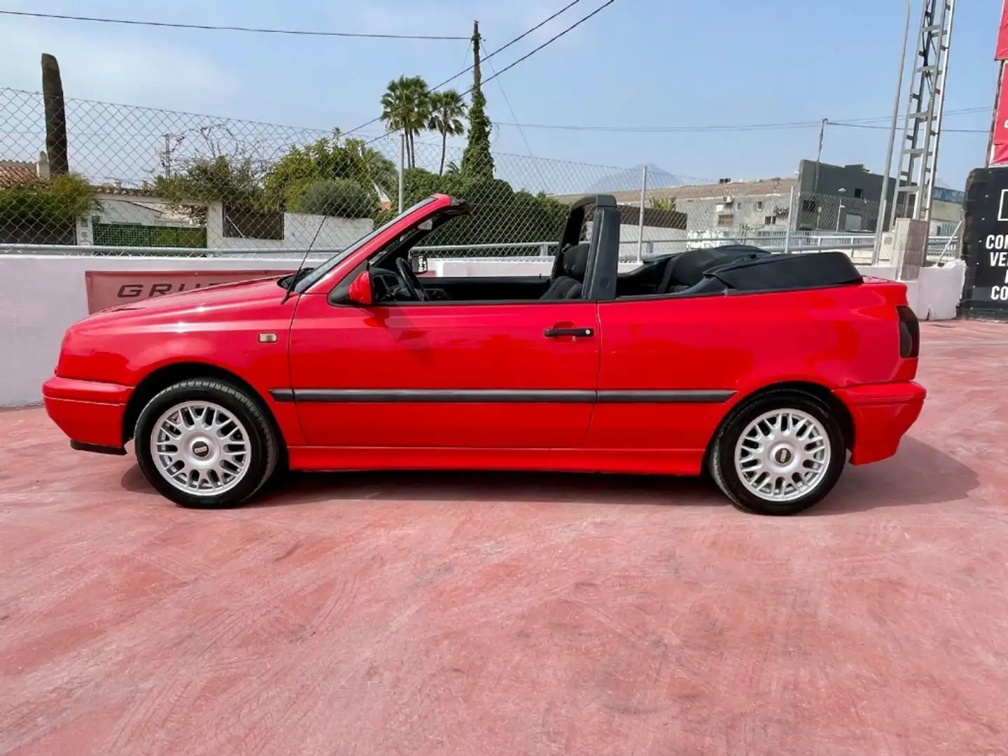 Volkswagen Golf Cabriolet 1.8 Basic Rojo - 2