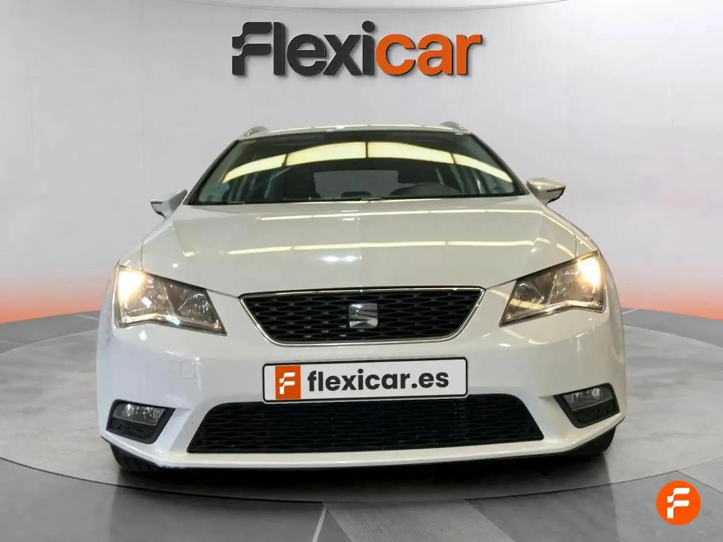 SEAT Leon ST 1.6 TDI 110cv St&Sp Reference Connect Jaune - 2