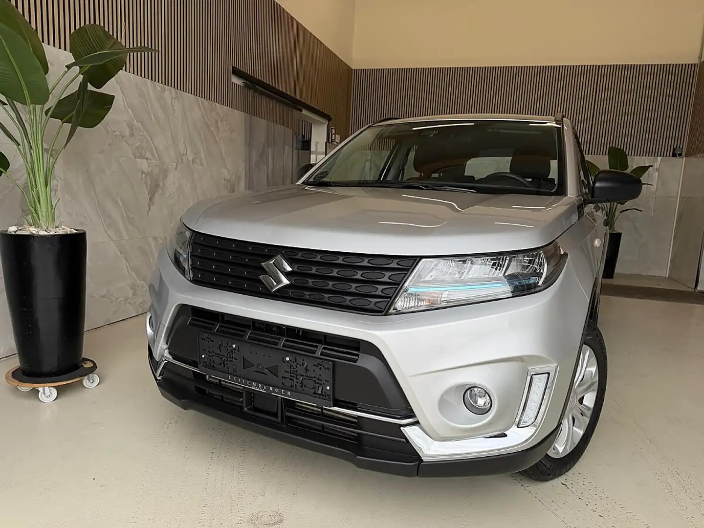Suzuki Vitara 1.4 DITC HYBRID Clear (Euro 6e) AHK, Multifunkt... Silber - 2