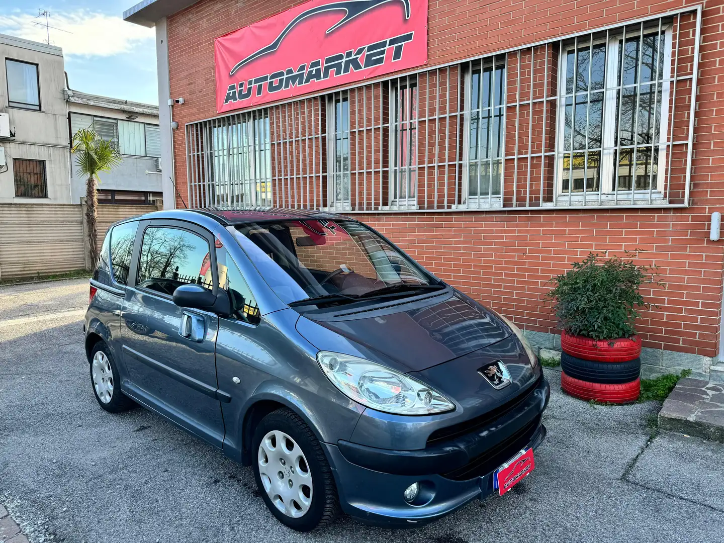 Peugeot 1007 1.4 hdi 70CV Sporty NEOPATENTATI Grigio - 1