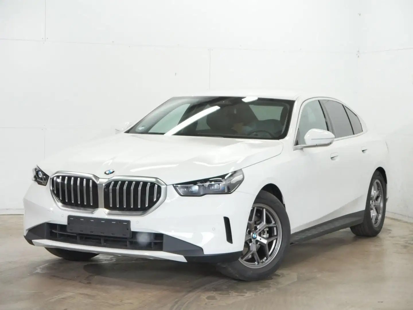 BMW 520 d Lim. xDrive Adapt. LED STHZ 360° SiBel HuD Weiß - 2