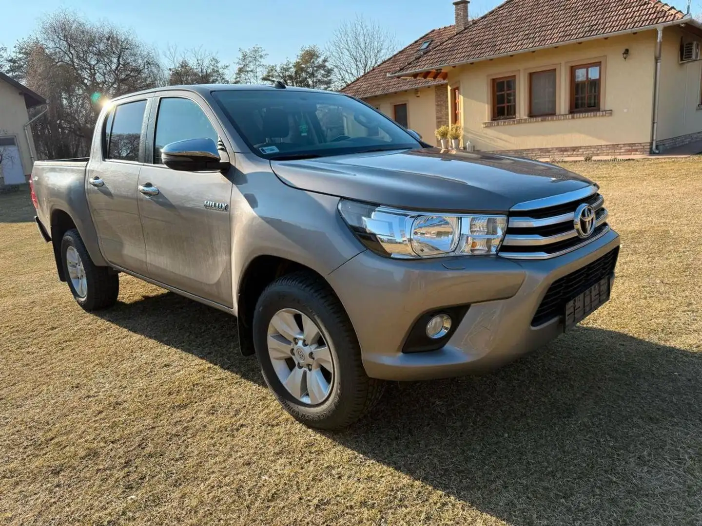 Toyota Hilux 2.4D-4D 4WD Double Cab ACTIVE PDC USB GANCIO Grigio - 1