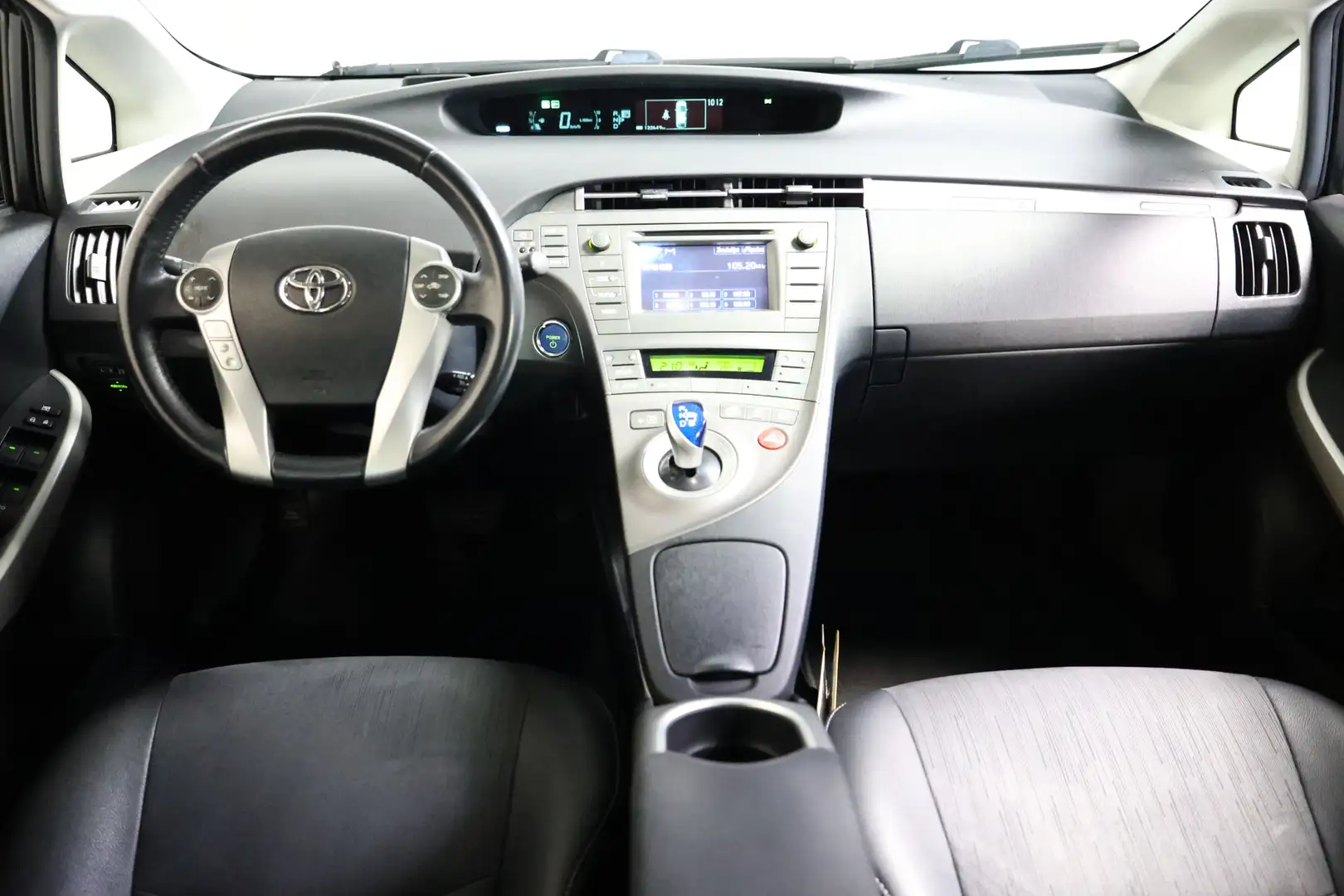 Toyota Prius 1.8 Plug-in Aspiration hybride 130 dkm 2014 Grijs - 2