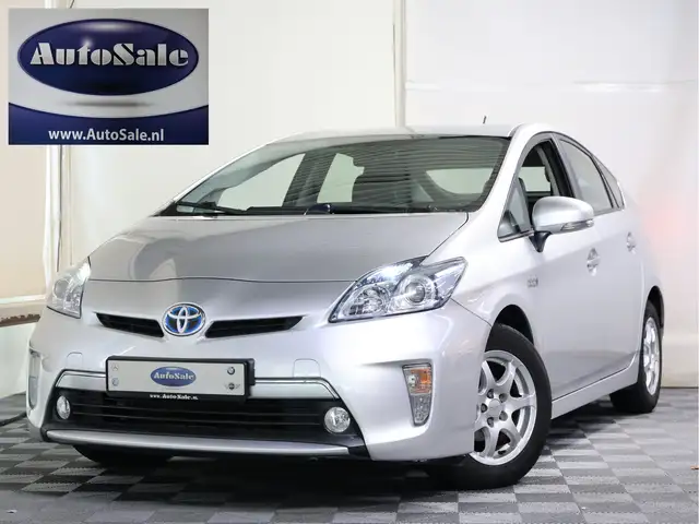 Toyota Prius 1.8 Plug-in Aspiration hybride 130 dkm 2014