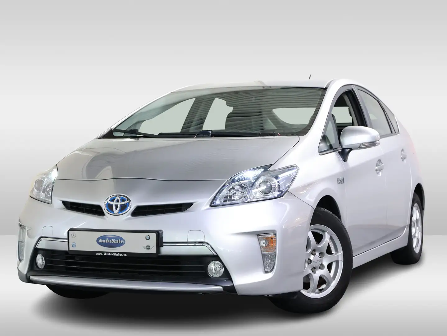 Toyota Prius 1.8 Plug-in Aspiration hybride 130 dkm 2014 Grijs - 1