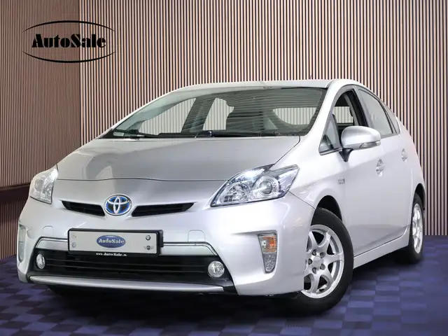Toyota Prius 1.8 Plug-in Aspiration hybride 130 dkm 2014