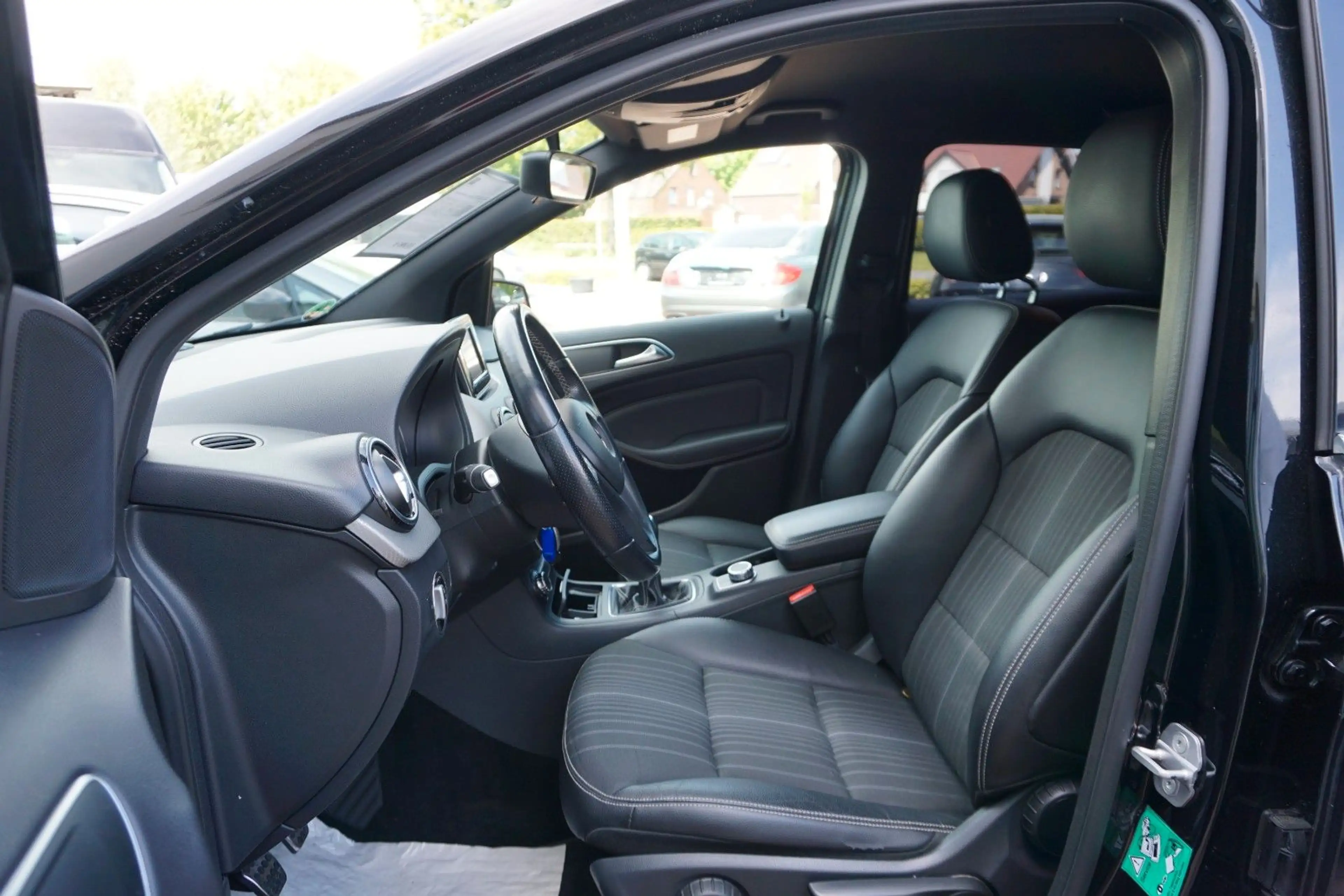 Mercedes-Benz B 200 BlueE.*Sitzheizung*Xenon*Navi*Garantie* — photo 11