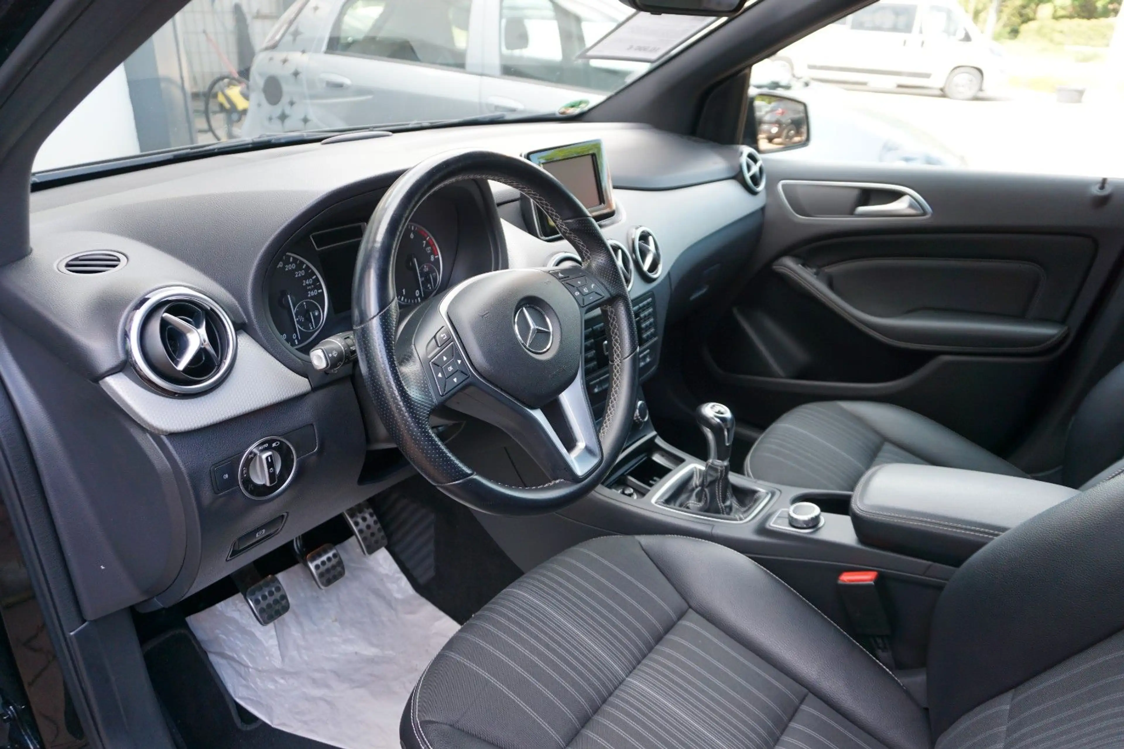 Mercedes-Benz B 200 BlueE.*Sitzheizung*Xenon*Navi*Garantie* — photo 12