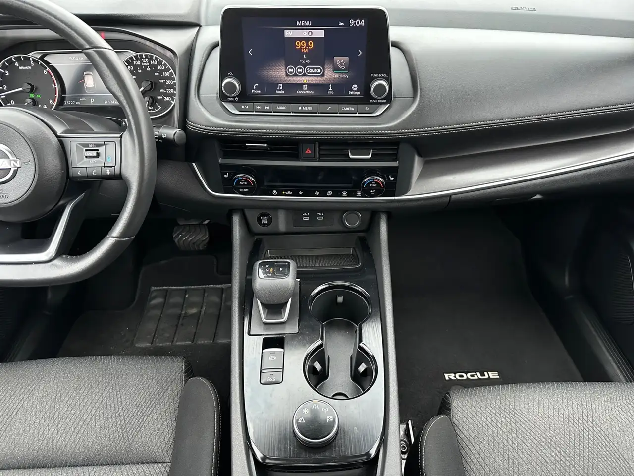 Nissan Rogue снимка Nissan Rogue
