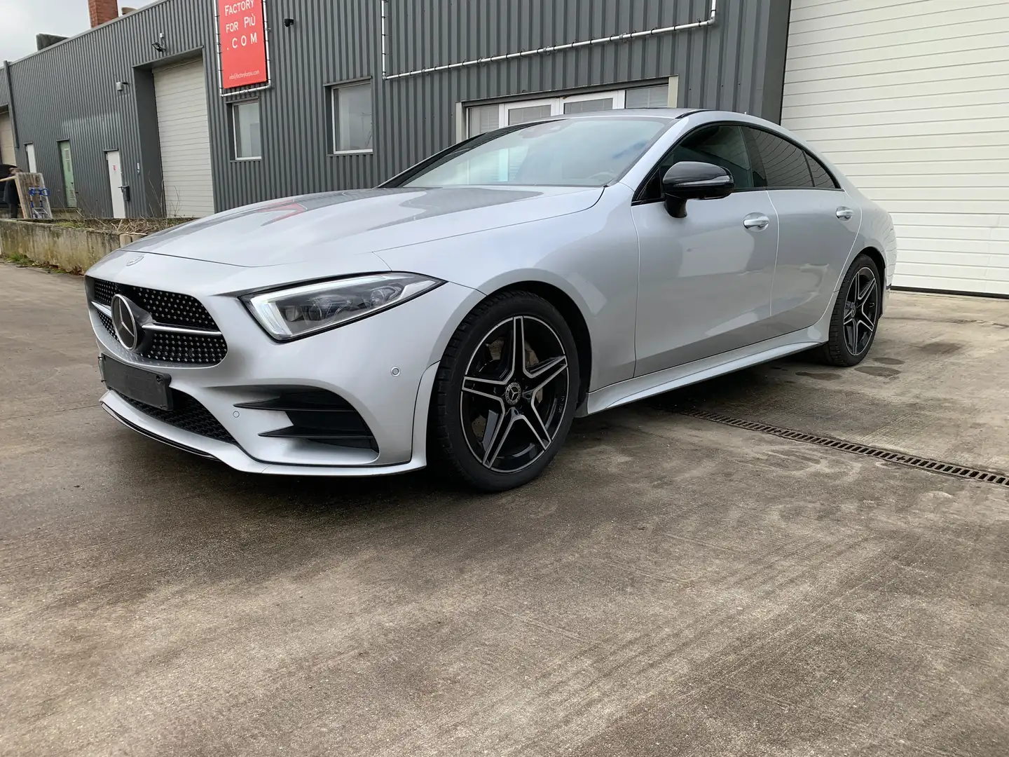 Mercedes-Benz CLS 300 d/AMG/OPEN DAK/360°CAMERA/FULL LED/CAR PLAY Argintiu - 1